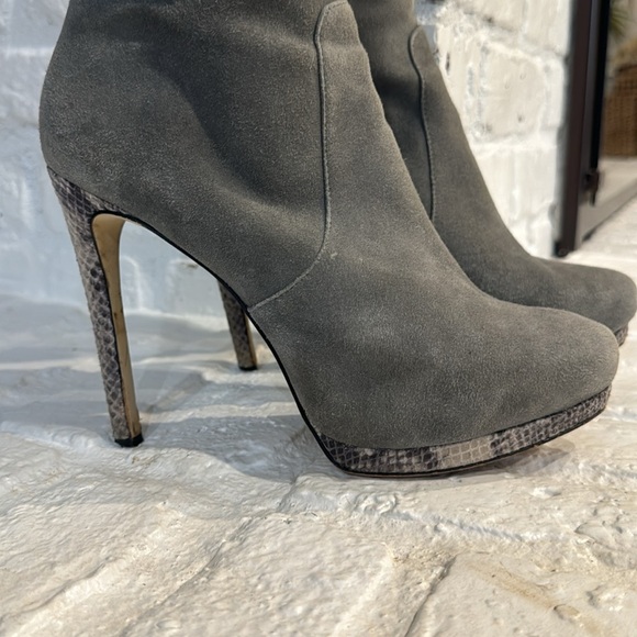 Michael Kors Tall Suede Grey Boot, size 8, 4.5 heel snakeskin details on heel - Picture 2 of 12